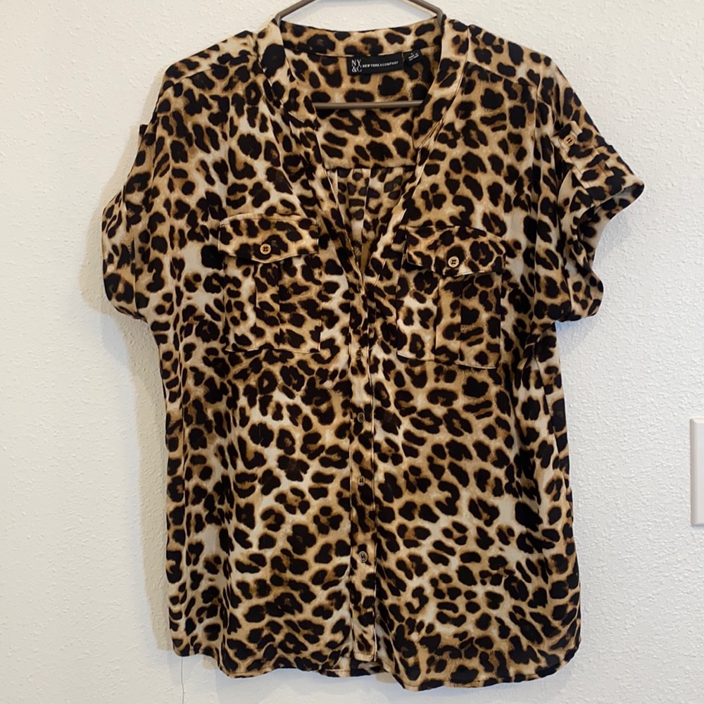 New York & Co leopard short sleeve button top